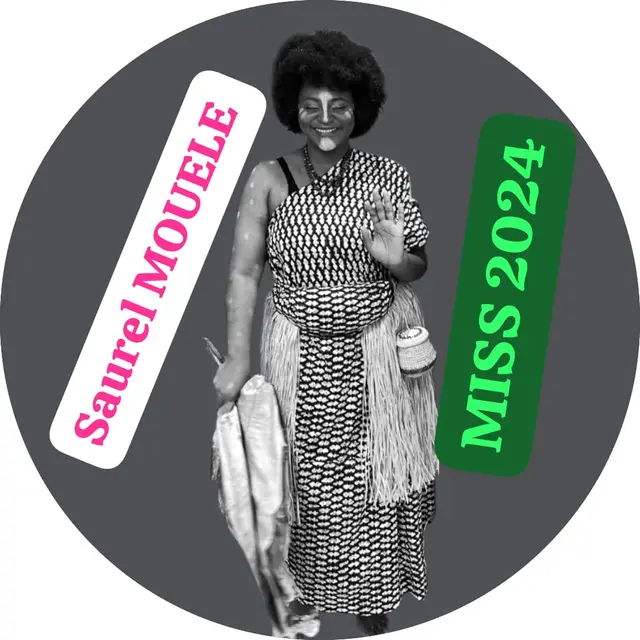 Saurel Mouelle, Miss Univers Ethno France 2024, en tenue traditionnelle.